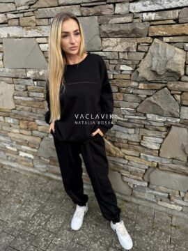 Ekskluzywny komplet dresowy z ozdobnymi przeszyciami IVA